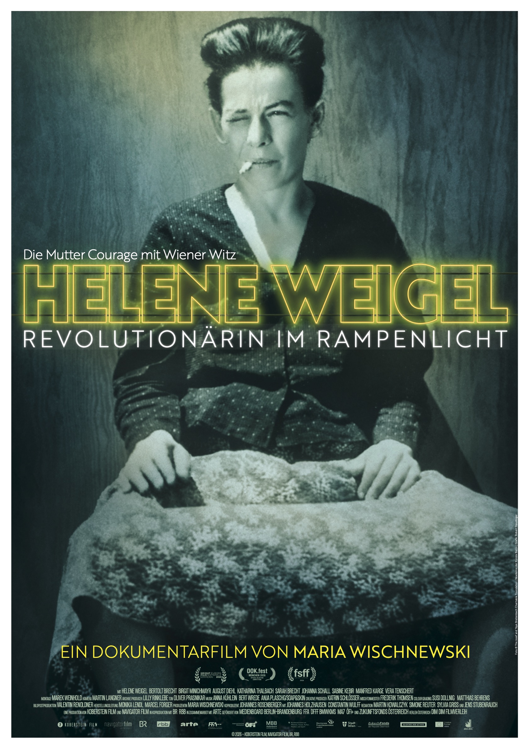Filmplakat zu „Helene Weigel – Revolutionärin im Rampenlicht“, einem Dokumentarfilm von Maria Wischnewski